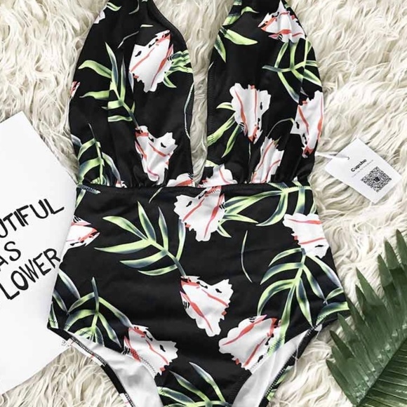 Cupshe Other - Black Floral Swimsuit